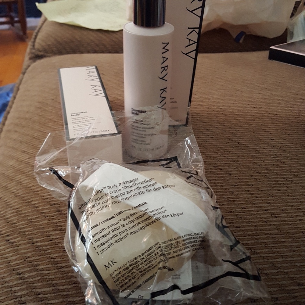 Mary Kay Smooth-Action Cellulite Gel Cream and massager.
